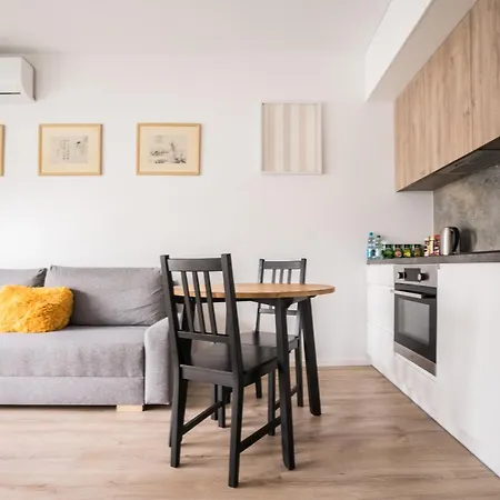 Vipwarsawapartments Cytryn Mennica Daire Varşova