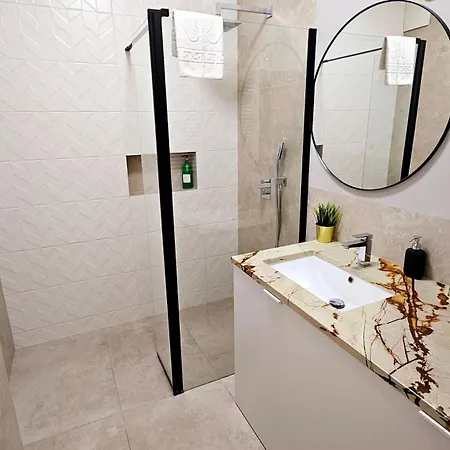 Vipwarsawapartments Cytryn Mennica Daire Varşova